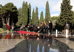 Azerbaijani community commemorate great leader Heydar Aliyev - PHOTO REPORT