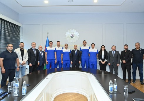 Эмин Амруллаев встретился с баскетболистами, получившими путевку на Кубок Европы
