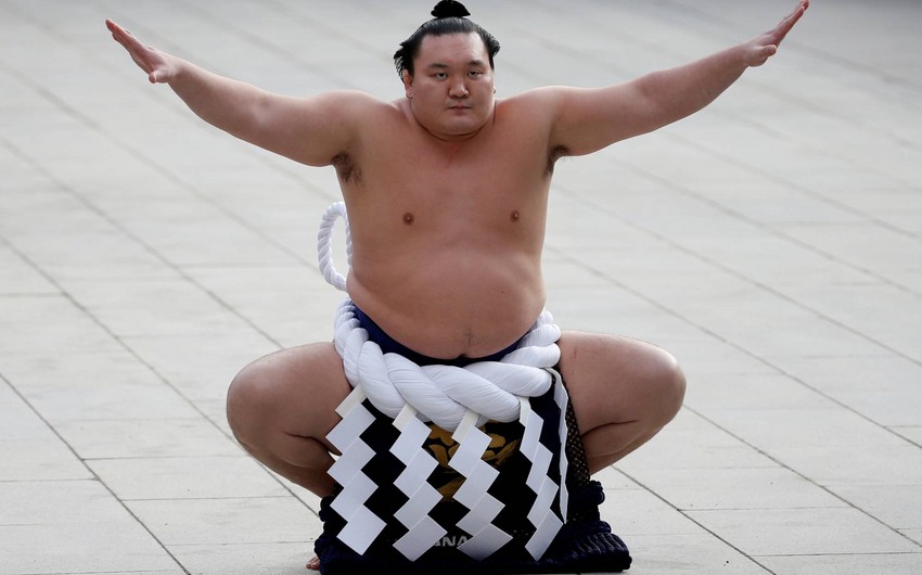 Самый титулованный борец сумо завершил карьеру