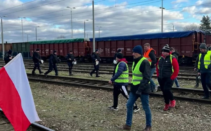 В Польше проходит массовая акция протеста сотрудников железных дорог