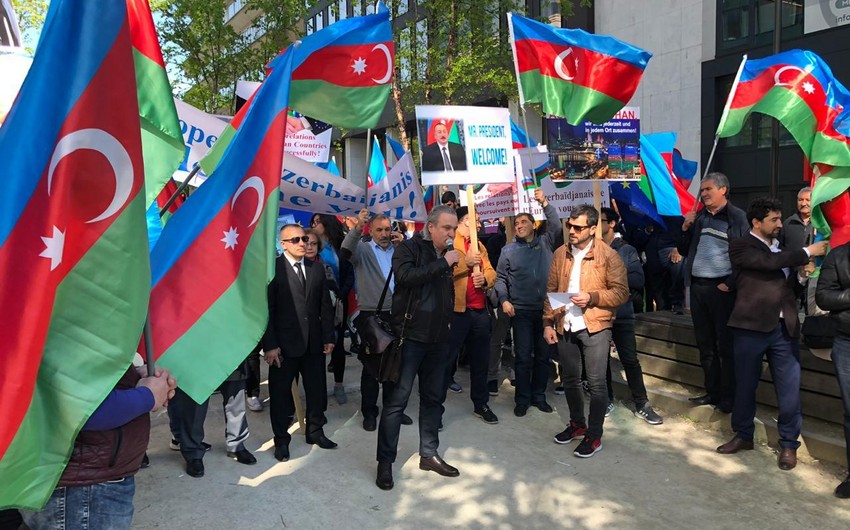 Азербайджанцы Европы провели в Брюсселе акцию в поддержку Президента Азербайджана