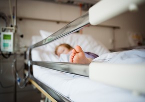 В Саатлы двое детей госпитализированы с пищевым отравлением, один скончался