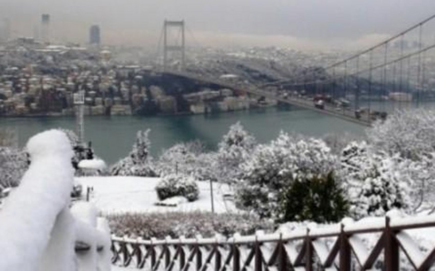 ​Снегопад в Стамбуле побил рекорд 25-летней давности
