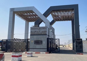 Humanitarian aid into Gaza through Rafah checkpoint stops