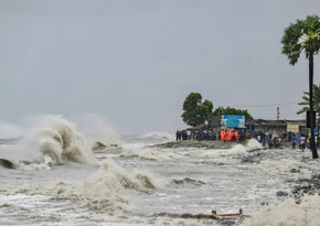 В Бангладеш при ударе циклона Ремал погибли по меньшей мере три человека