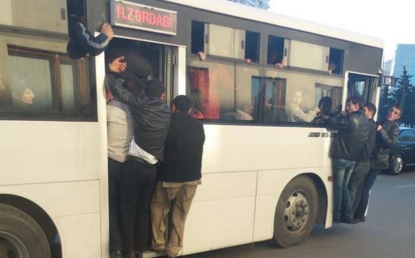 В Баку пассажир получил травмы, упав в автобусе