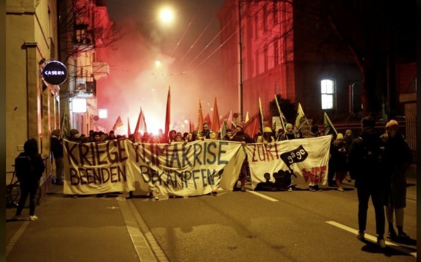 В Цюрихе противники Давосского форума схлестнулись с полицией - ФОТО