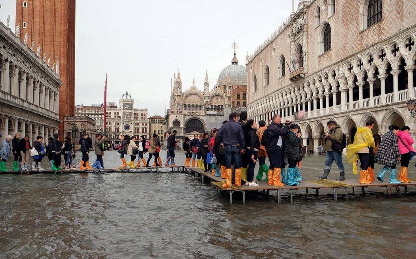 В Венеции после наводнения возобновили свою работу школы и музеи