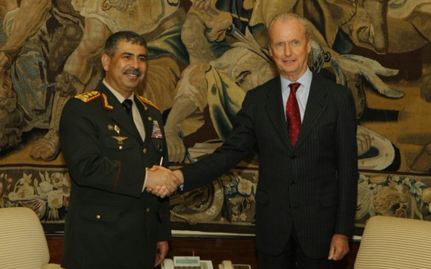 ​В Мадриде прошла встреча министров обороны Азербайджана и Испании
