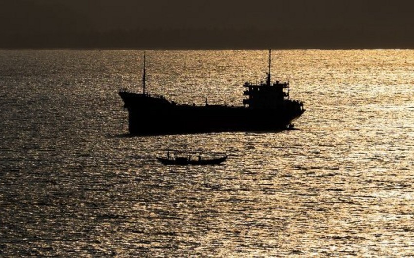 ОАЭ опровергли сообщение о пропаже танкера в Ормузском проливе