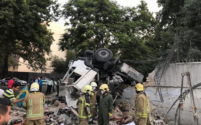 İranda Rusiya səfirliyinin hasarına avtomobil çarpılıb, 1 nəfər ölüb, 5-i yaralanıb - FOTO