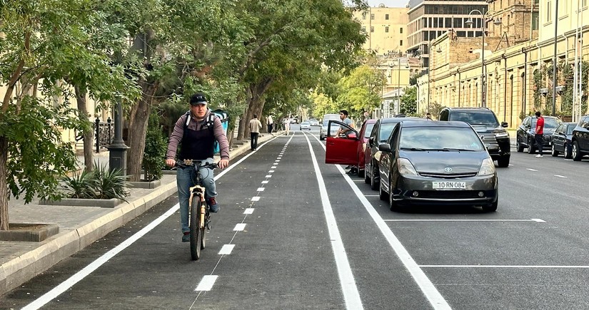 Bakının Xaqani küçəsində üfüqi yol nişanlanması işləri görülüb