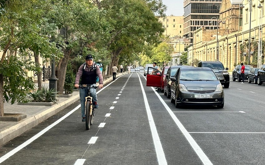 Bakının Xaqani küçəsində üfüqi yol nişanlanması işləri görülüb