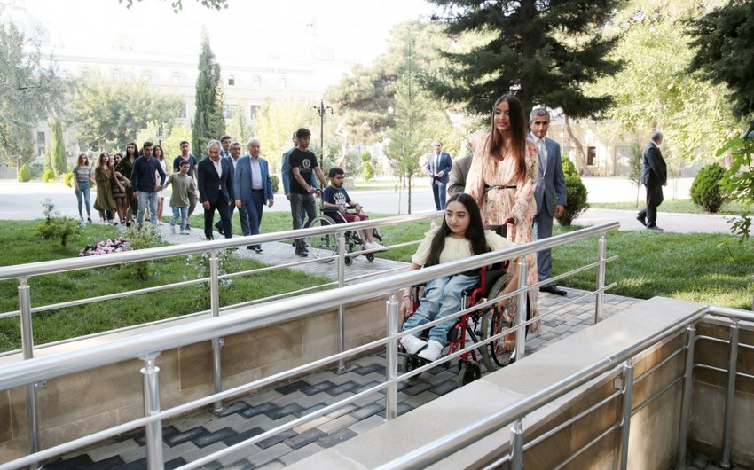 Вице-Президент Фонда Гейдара Алиева Лейла Алиева побывала в Государственной академии художеств