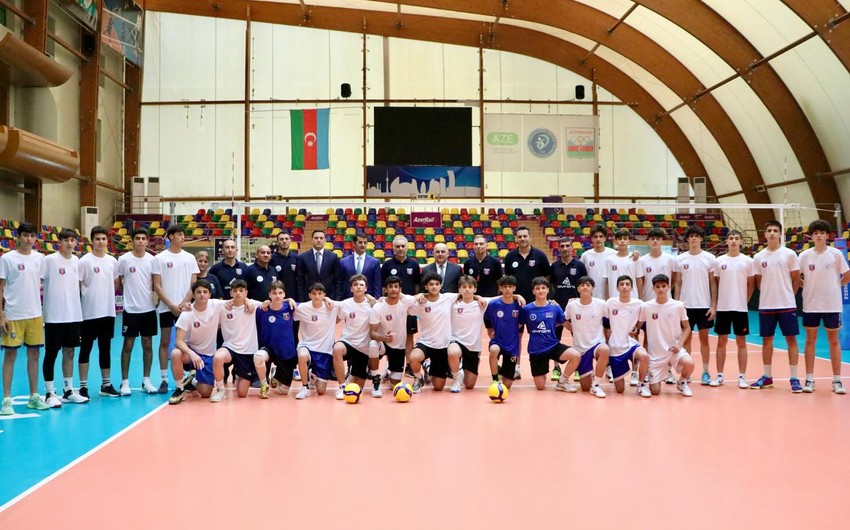 Şahin Bağırov yeniyetmə və gənc voleybolçularla görüşüb