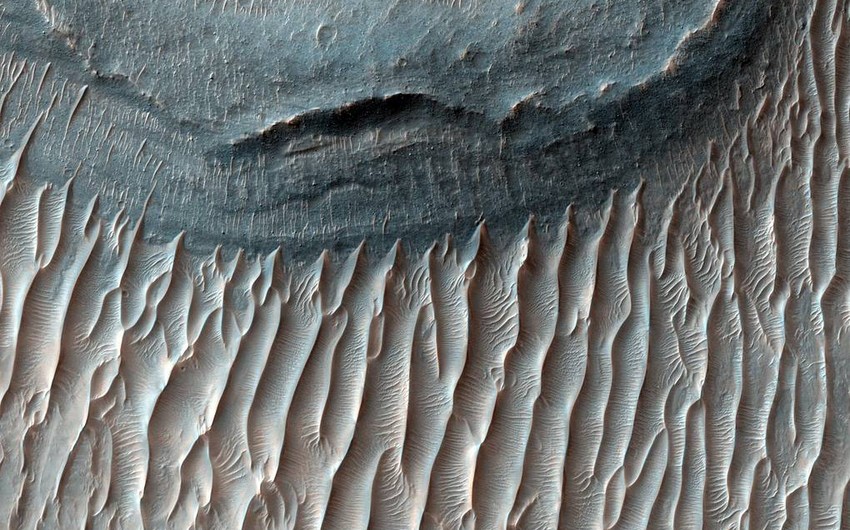 Marsda iri buz yataqları aşkarlanıb 