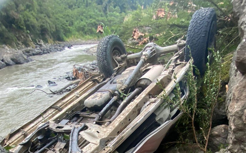 Truck crashes in Ecuador's Amazon killing 10 people