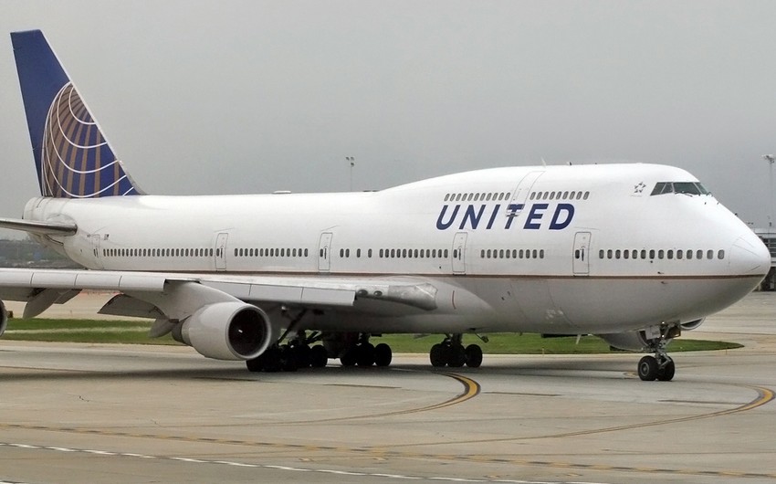 Boeing компании United Airlines совершил вынужденную посадку в Лондоне