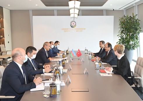 Азербайджан обсудил расширение инвестиционного сотрудничества с Турцией
