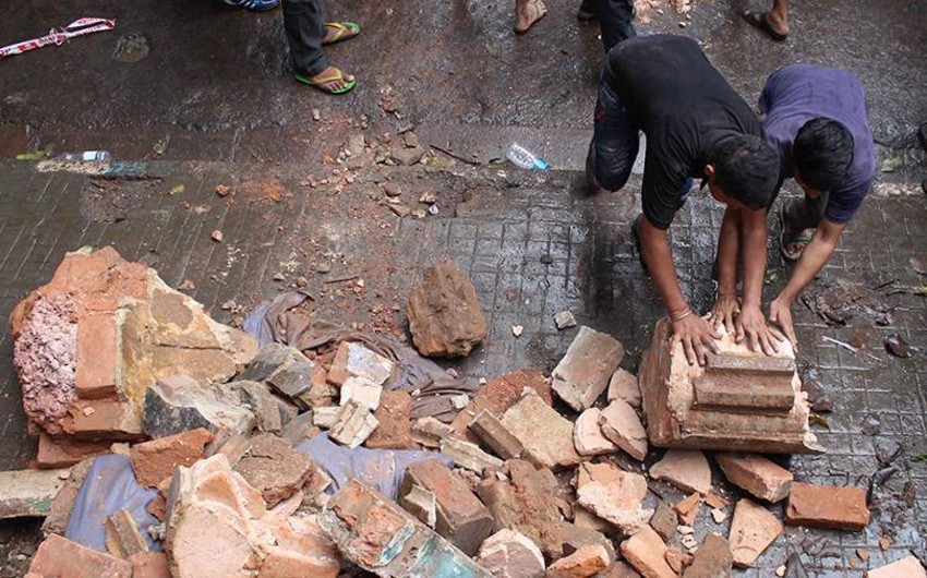 Four dead,14 injured in Dehli building collapse