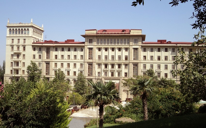 Четыре иностранных посла и один консул в Баку изучают азербайджанский язык