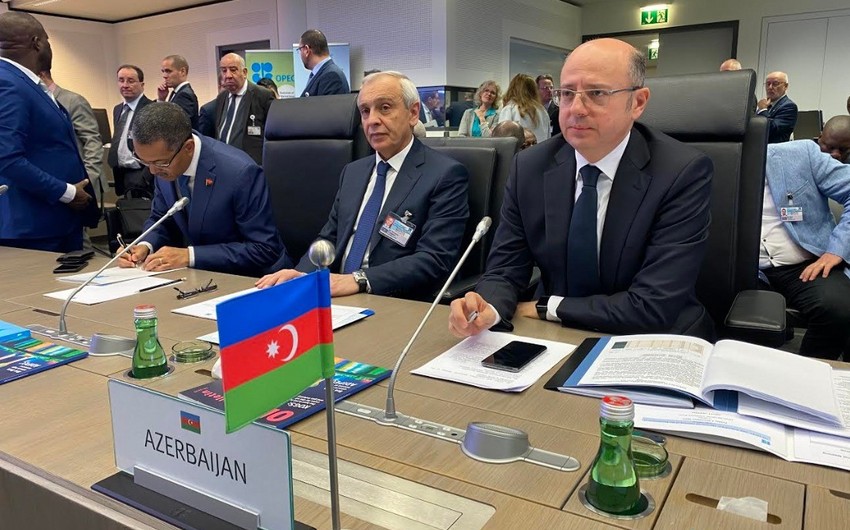 Azərbaycan gündəlik neft hasilatını daha 7 min barel azaldacaq