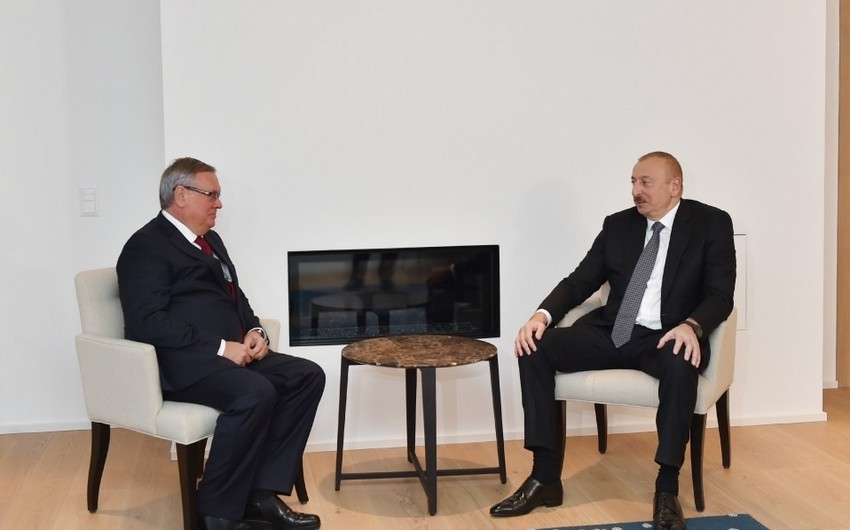 Azərbaycan Prezidenti Davosda “VTB Bank”ın idarə heyətinin sədri ilə görüşüb