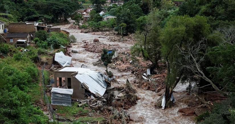 Heavy rains leave 5 dead, infrastructure damaged in eastern South Africa