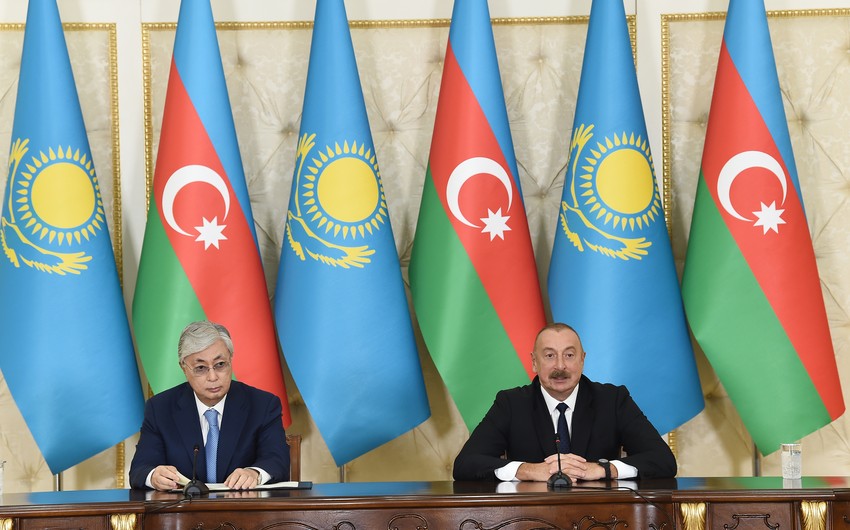 Azerbaijani, Kazakh presidents make press statements