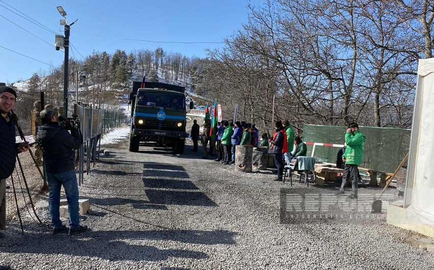 Six cars of Russian peacekeepers pass unhindered on Khankandi-Lachin road