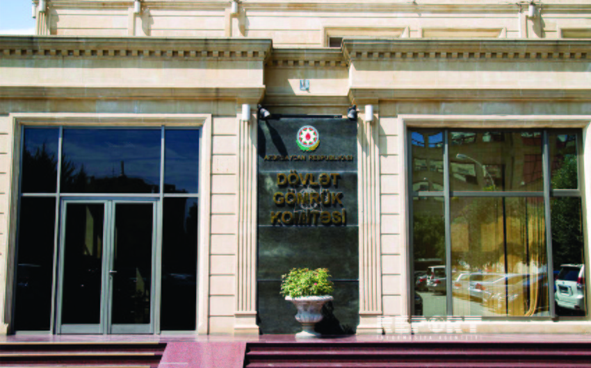 Azerbaijan's foreign trade surplus reduces sharply