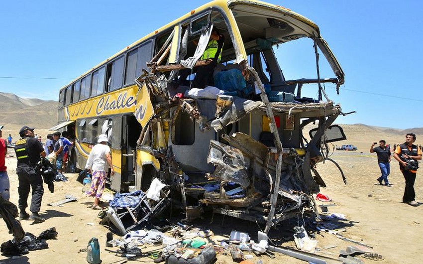 Не менее 11 человек погибли в Перу в результате столкновения между автобусом и грузовиком