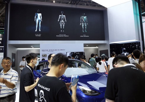 Tesla заставит роботов-андроидов Optimus помогать с продажей электромобилей