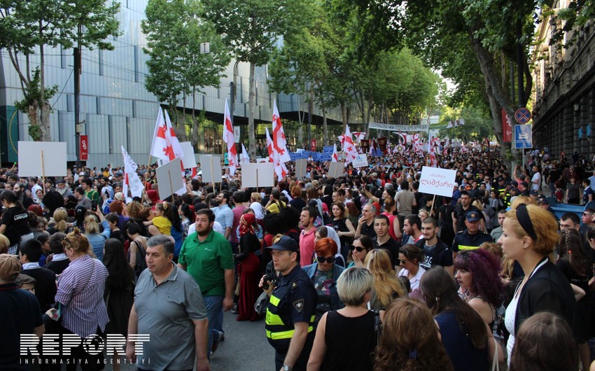 В Тбилиси прошло всенародное шествие - ФОТО