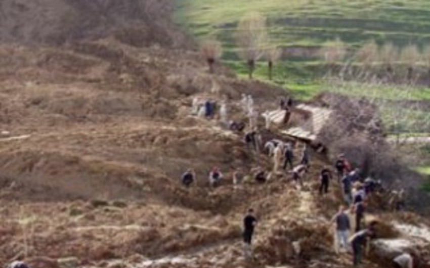 ​Tacikistanda torpaq sürüşməsi nəticəsində azı on nəfər ölüb