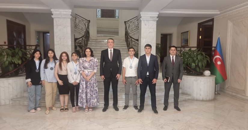 Посол Азербайджана в Грузии встретился с соотечественниками, добившимися высоких результатов на Олимпиаде знаний