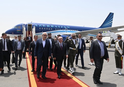 Премьер-министр Азербайджана прибыл в Иран для участия в инаугурации Пезешкиана