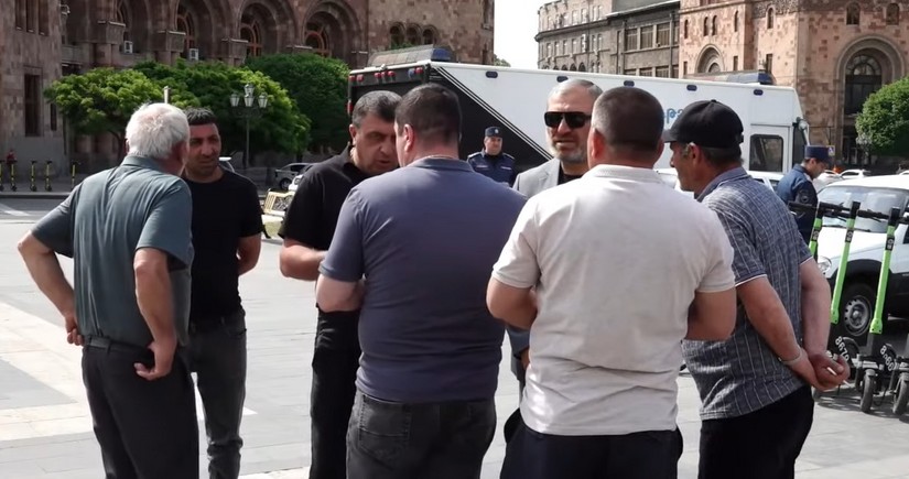 Родные погибших при пожаре солдат дали властям Армении время до 10 мая