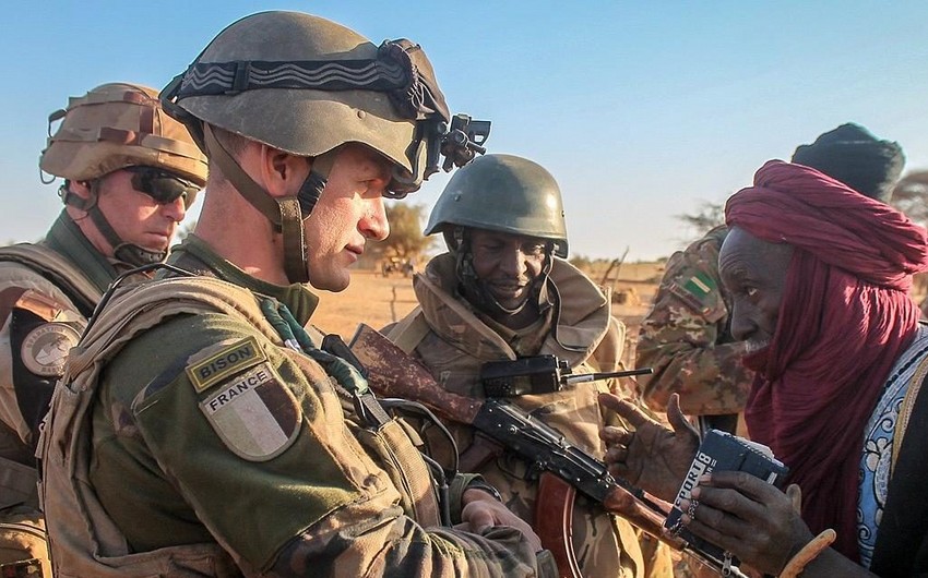Fransa üç Afrika ölkəsindəki hərbi kontingentini azaltmaq niyyətindədir