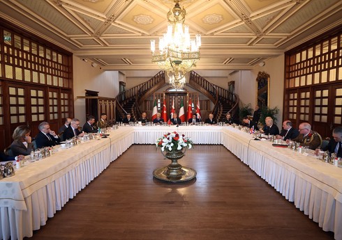В Стамбуле проходит встреча министров обороны Турции, Великобритании и Италии