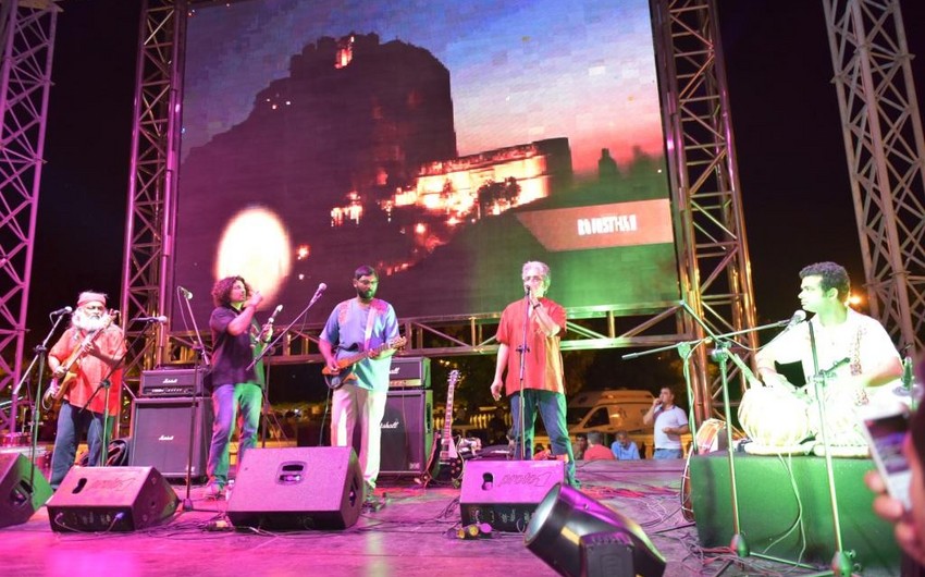Baku hosts concert of Indian Ocean band