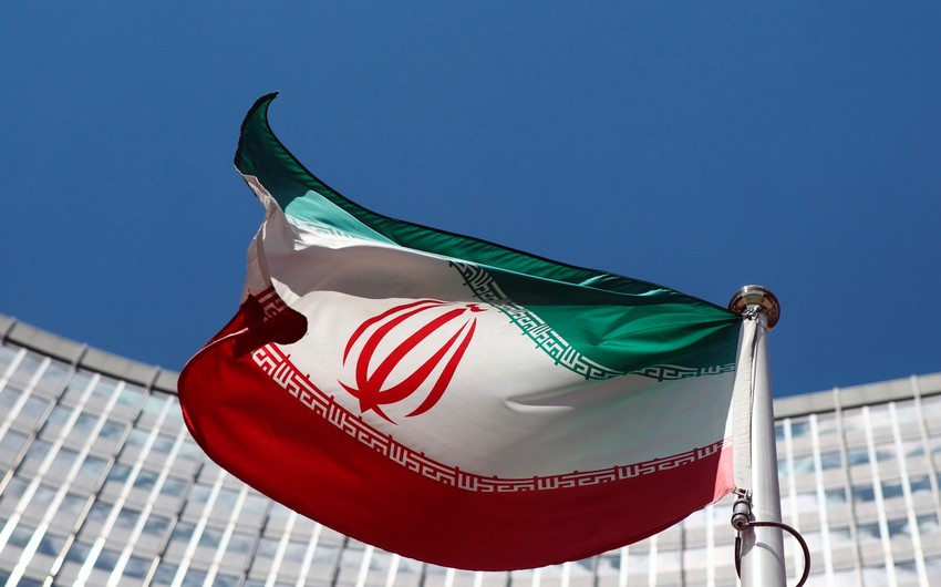 Iran issues missile attack warning