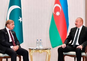 Премьер-министр Пакистана пригласил президента Азербайджана посетить с визитом его страну