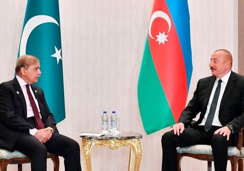 Премьер-министр Пакистана пригласил президента Азербайджана посетить с визитом его страну