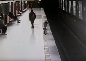 Child rescued from subway tracks by a student in Milan - VIDEO