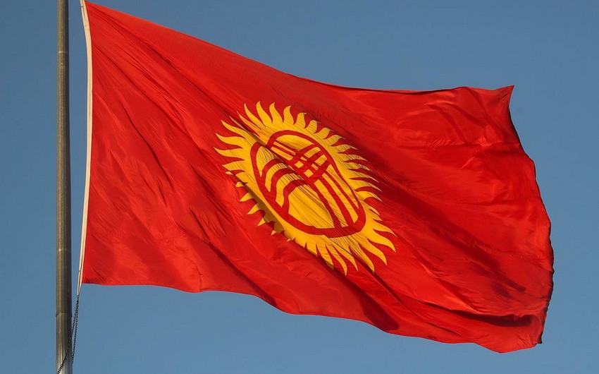 В посольствах и консульствах Кыргызстана приспустили государственные флаги