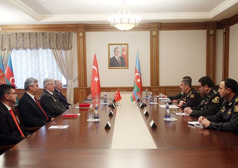 Министр обороны встретился с главами турецких НПО военной направленности