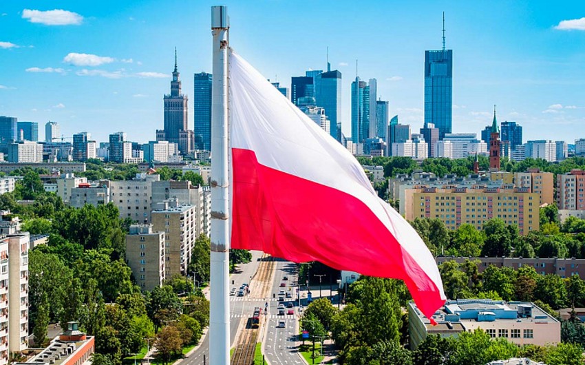 В Польше оппозиция начнет сбор подписей для референдума о выходе из миграционного пакта ЕС