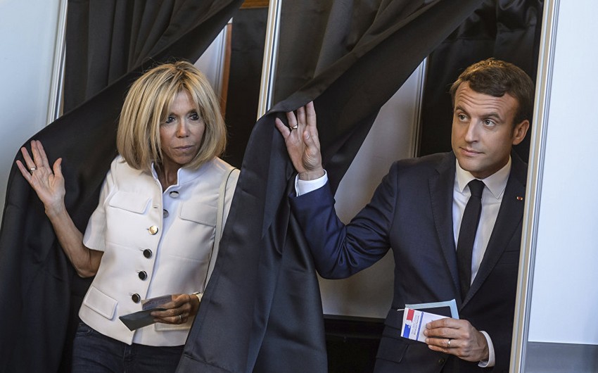 Fransada keçirilən parlament seçkilərinin ilkin nəticələri açıqlanıb