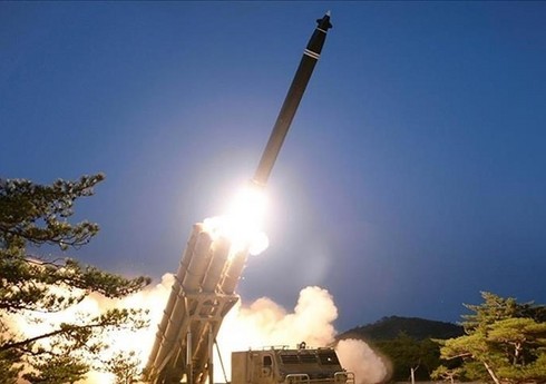 СМИ: КНДР запустила баллистическую ракету